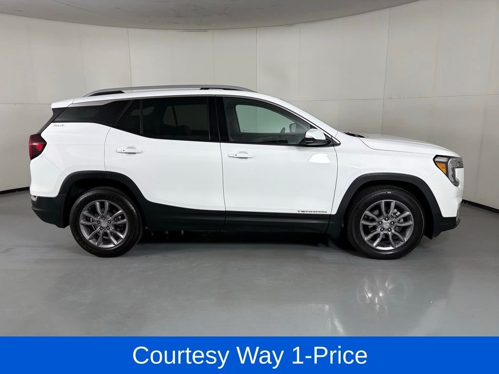 Used 2024 White GMC SLT image 12