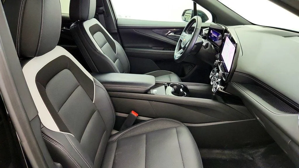 Used 2024 Black Chevrolet eAWD 4dr LT w/ Comfort & Convenience Pkg + Panoramic Sunroof image 23