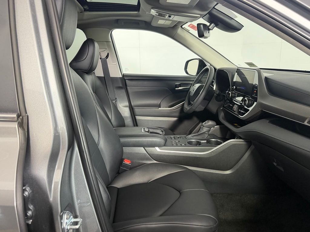 Used 2026 Heavy Metal Toyota XLE image 28