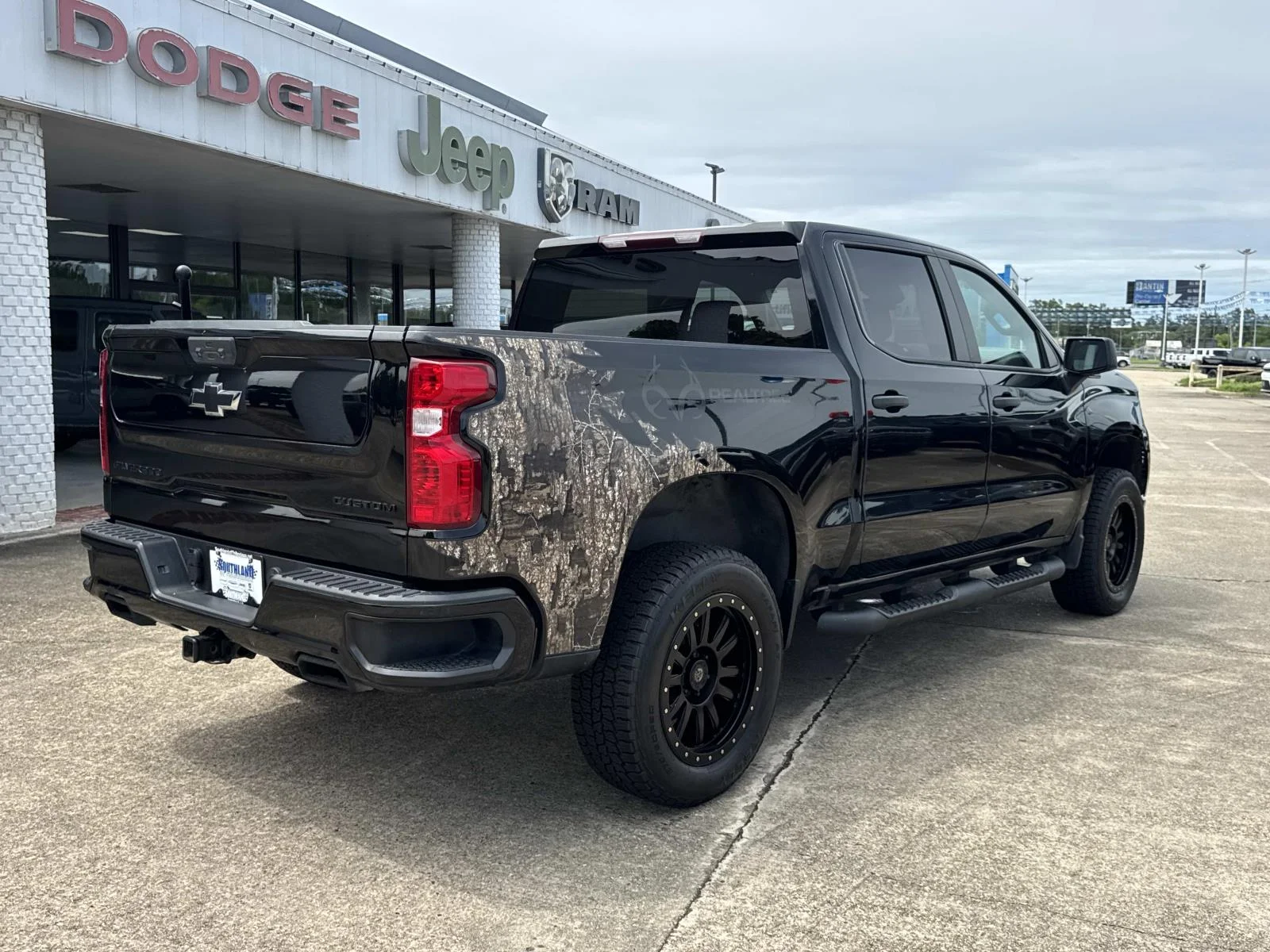 Used 2023 BLACK Chevrolet Custom Trail Boss image 7
