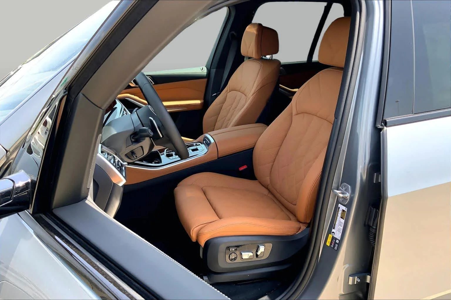 New 2026 Skyscraper Grey Metallic BMW xDrive50e image 9
