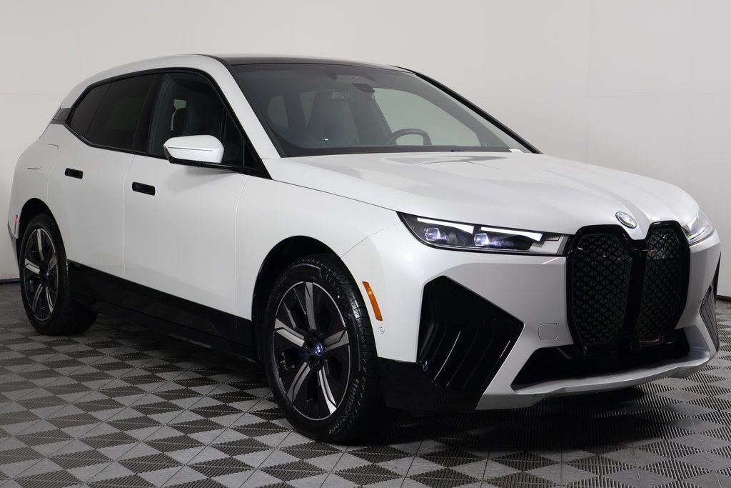 Certified Used 2025 White Metallic BMW xDrive50 image 3