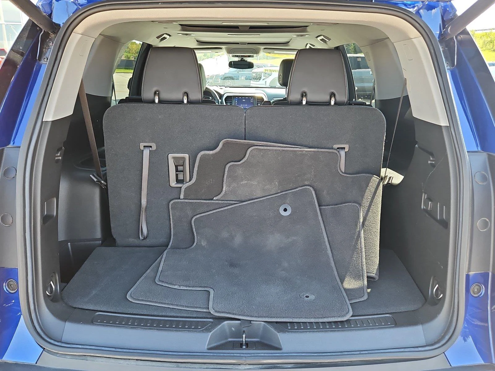 Used 2023 ULTRA BLUE METALLIC GMC SLT image 8
