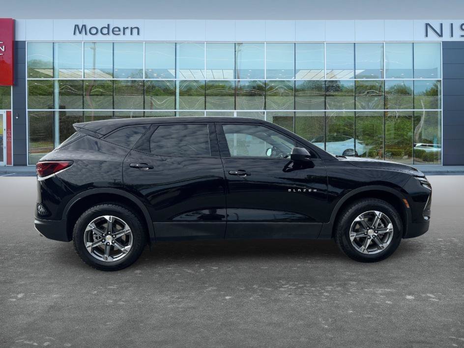 Used 2025 Black Chevrolet LT image 4
