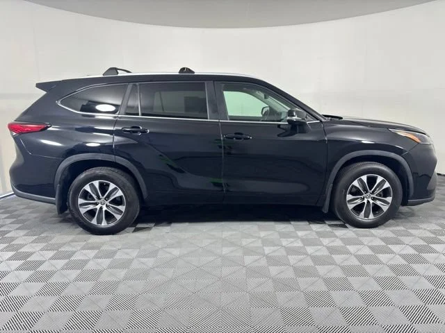 Used 2023 Black Toyota L image 37
