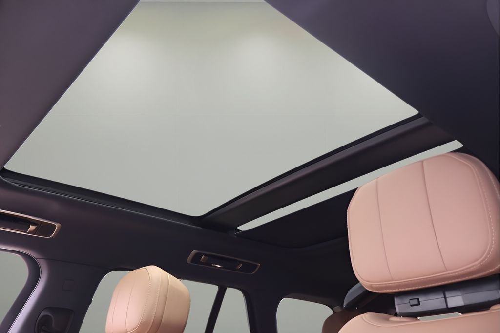 New 2026 Belgravia Green LAND ROVER SE image 26