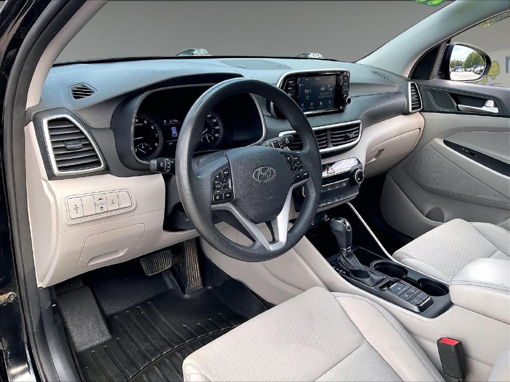 Used 2019 Black Noir Pearl Hyundai SE image 8