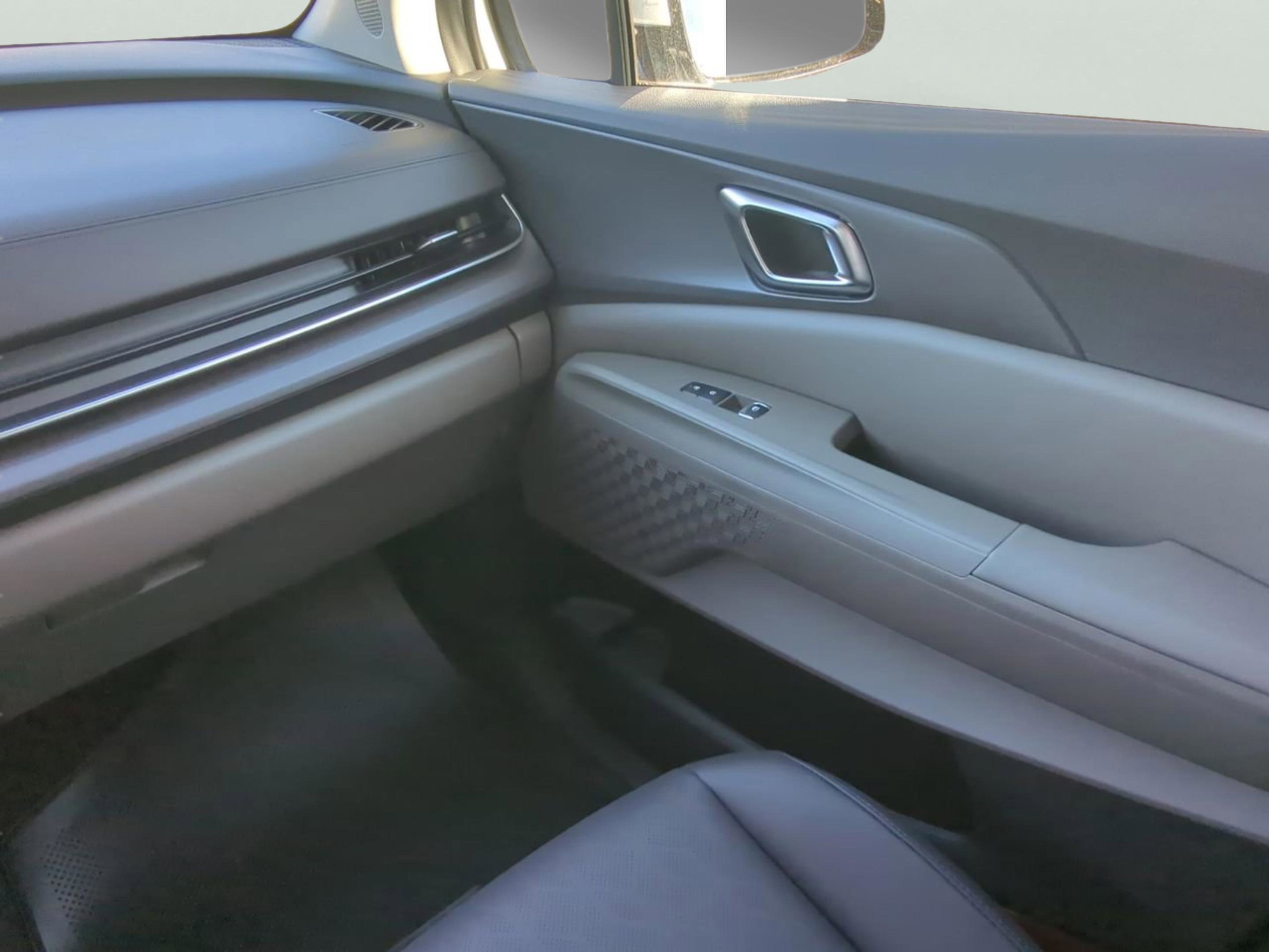 New 2026 Snow White Pearl Kia EX image 20