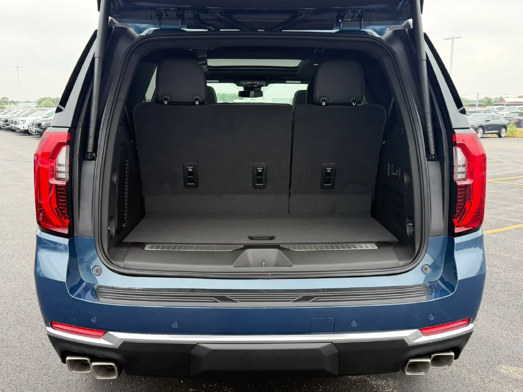 2026 GMC Yukon Denali - Photo 9