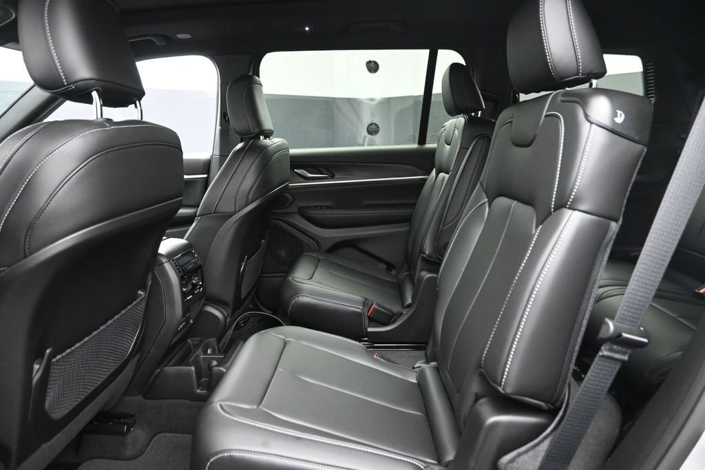 New 2026 Silver Zynith Exterior Paint Jeep Limited image 13