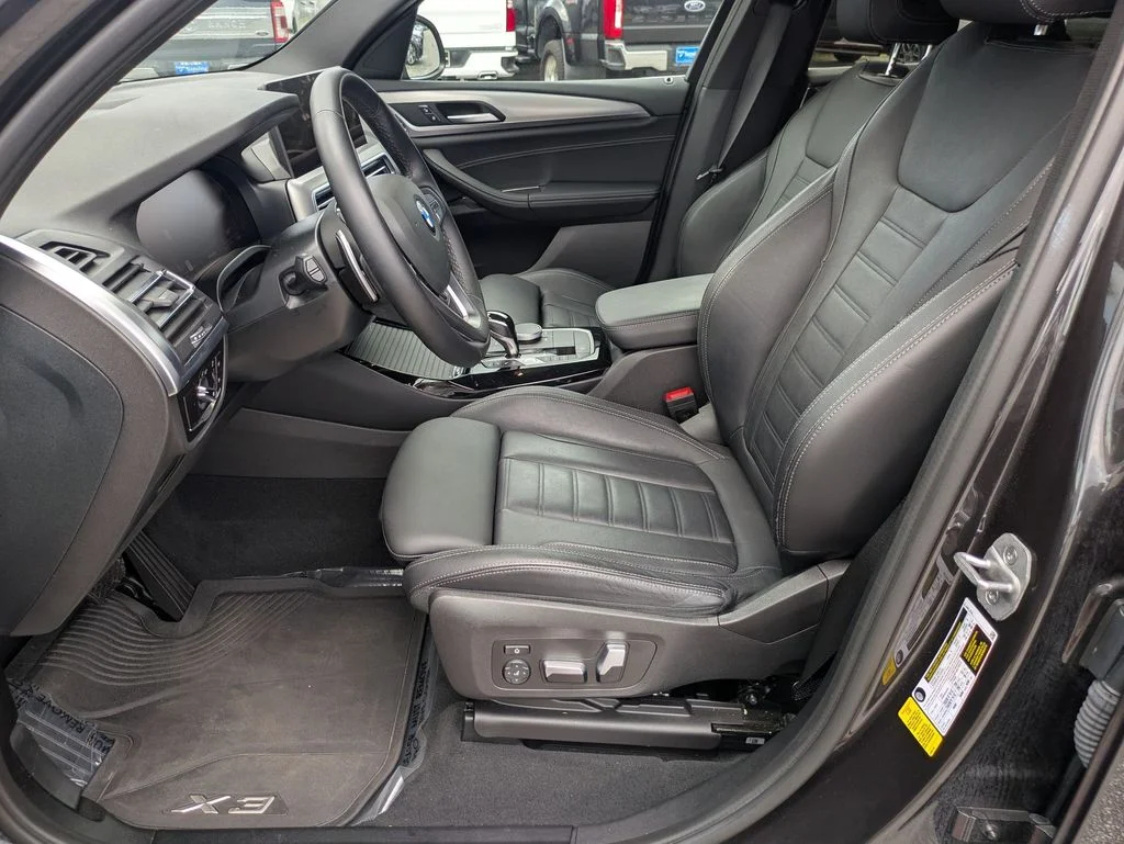 Used 2023 Gray BMW sDrive30i image 10