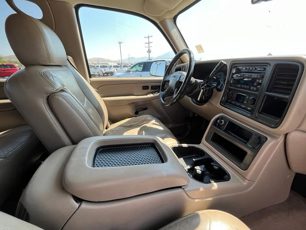 Used 2005 Beige GMC SLT image 21