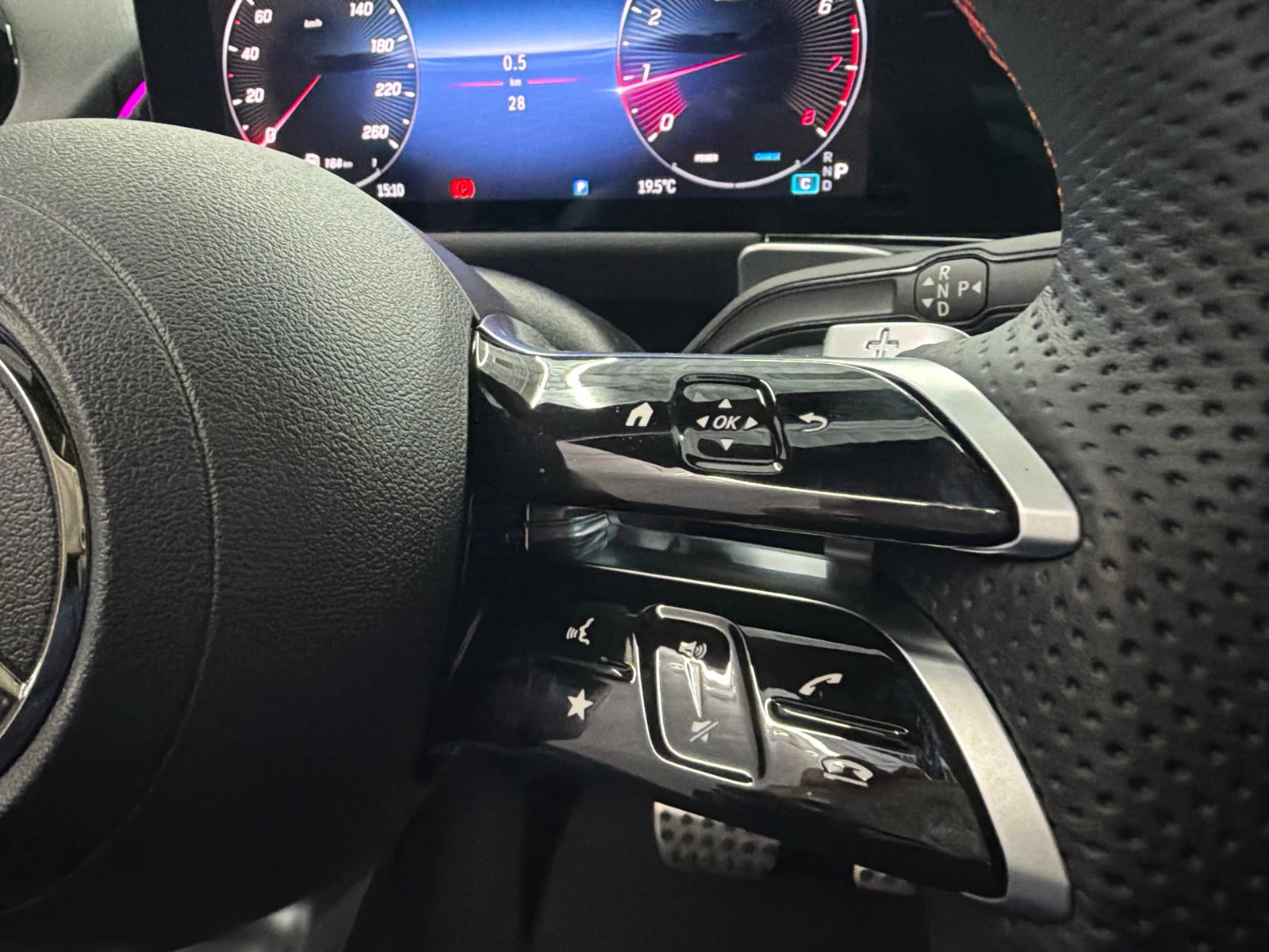 Used 2026 Black Mercedes-Benz GLB 250 image 14