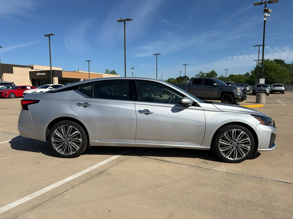 Used 2023 Brilliant Silver Metallic Nissan 2.5 SL image 5