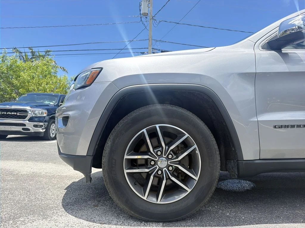Used 2018 Billet Silver Metallic Jeep Limited image 40