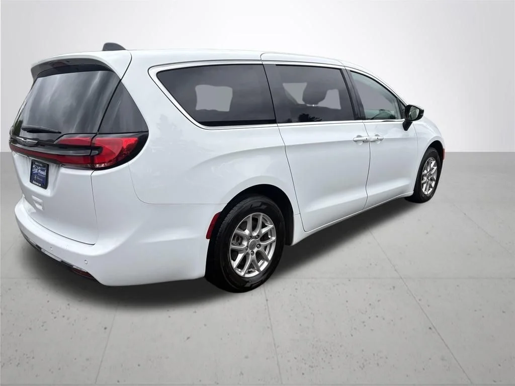 Used 2024 White Chrysler Touring L image 6