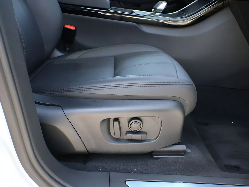 2026 Land Rover Range Rover Evoque Dynamic SE - Photo 10