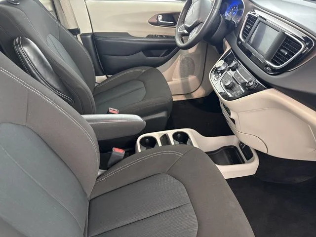 Used 2023 Black Chrysler LX image 21