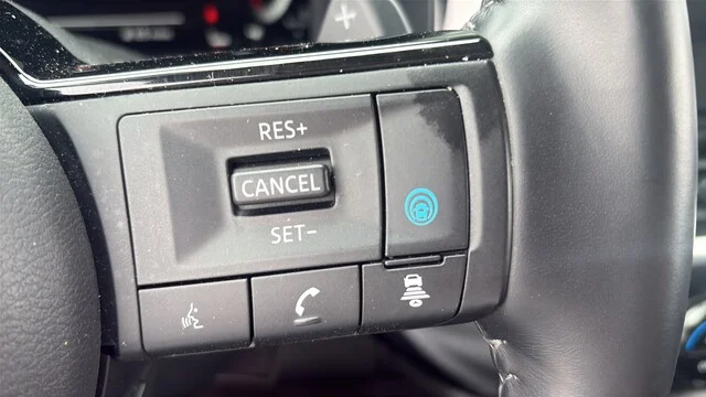 Used 2023 Pearl White Tricoat Nissan Platinum image 17