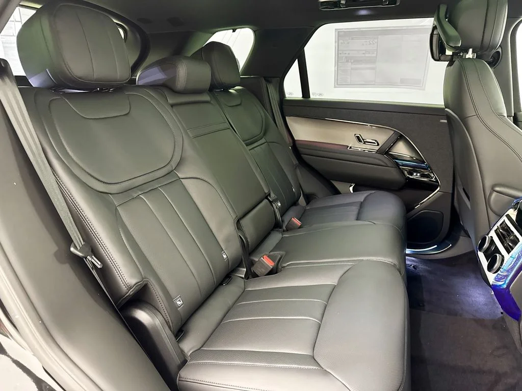 New 2026 Santorini Black Land Rover Dynamic SE image 29
