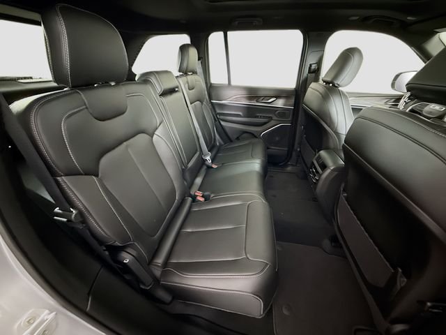 New 2026 Silver Zynith Exterior Paint Jeep Limited image 27