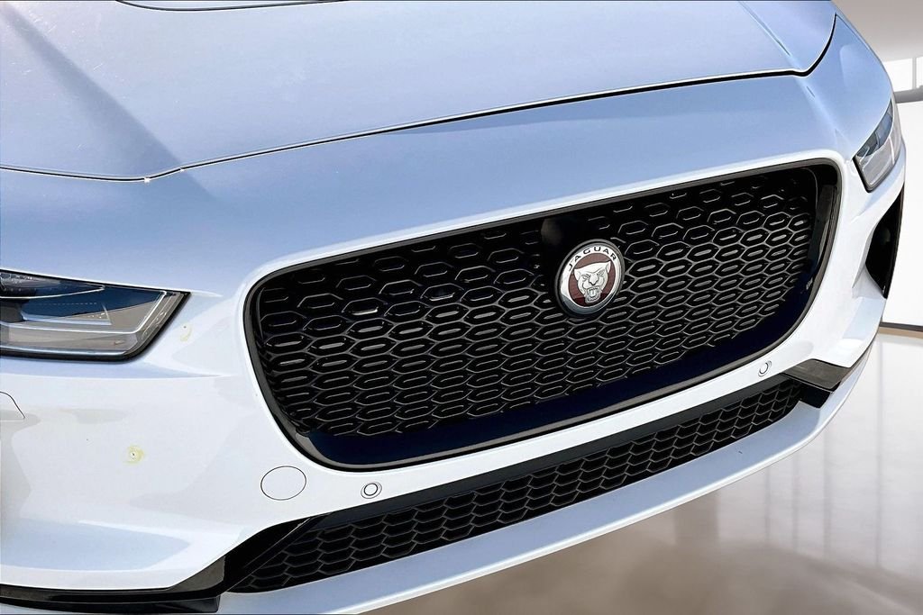 Used 2023 White Jaguar HSE image 31