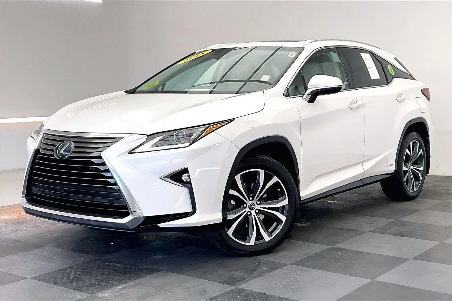 Used 2018 Eminent White Pearl Lexus 450h image 12