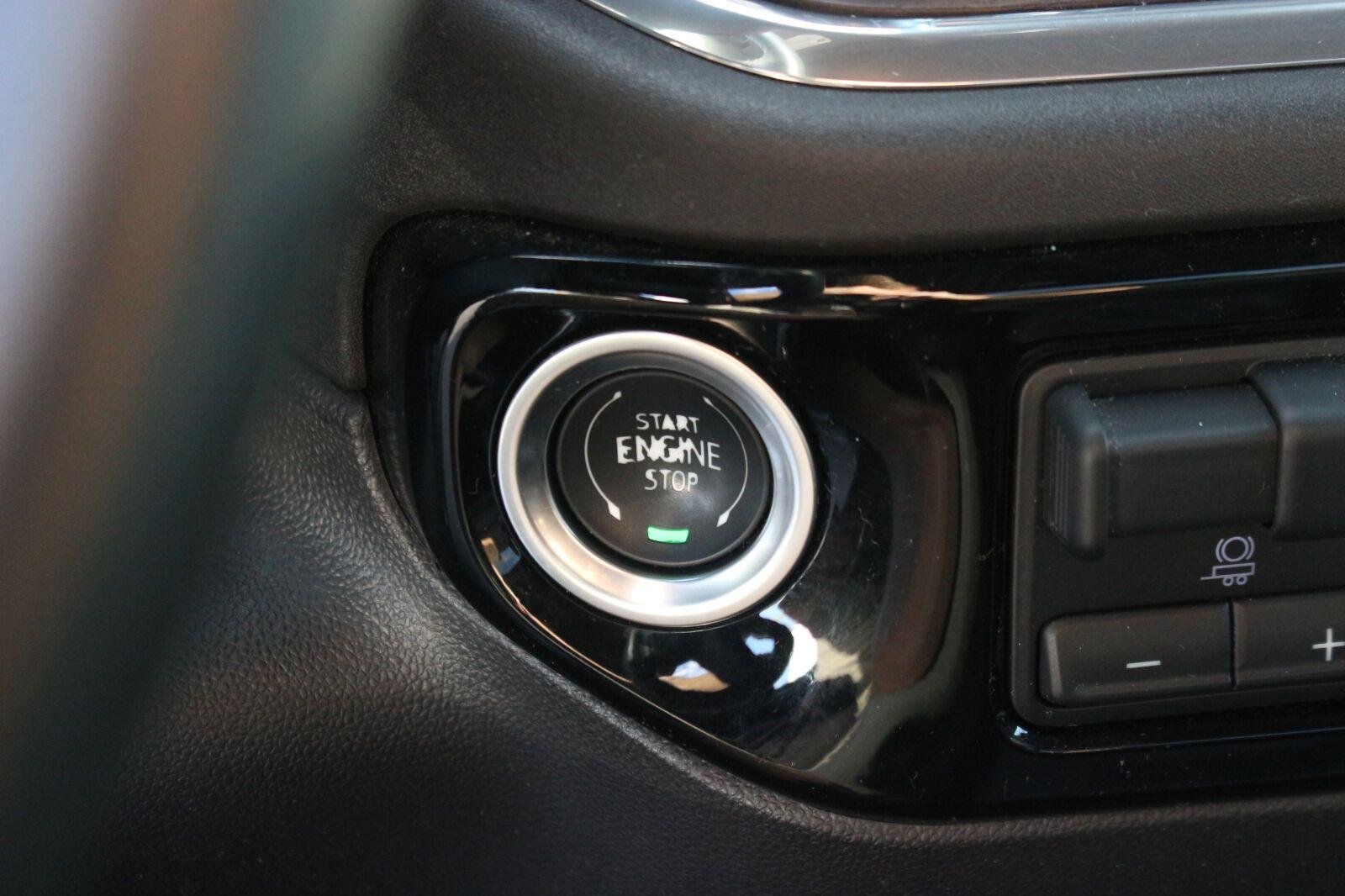Used 2025 Onyx Black GMC SLT image 31