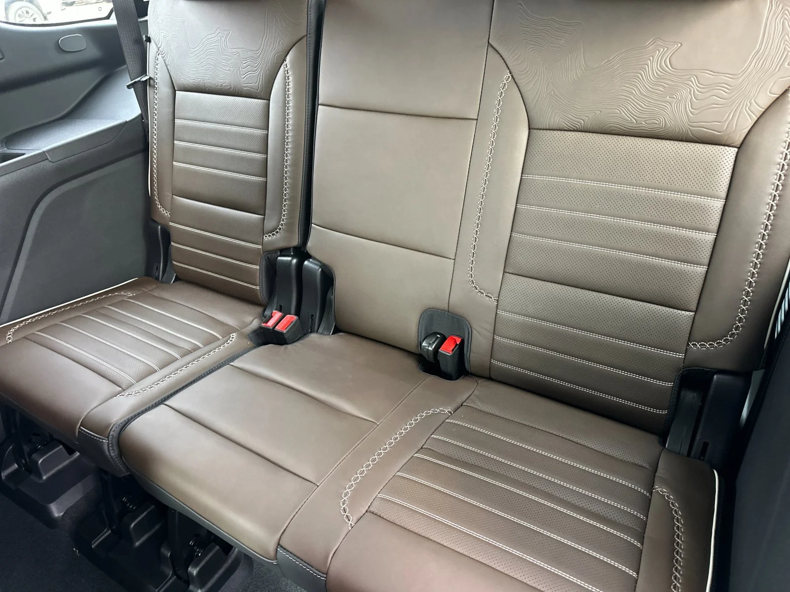 New 2027 Glacier White Tricoat GMC Denali Ultimate image 14