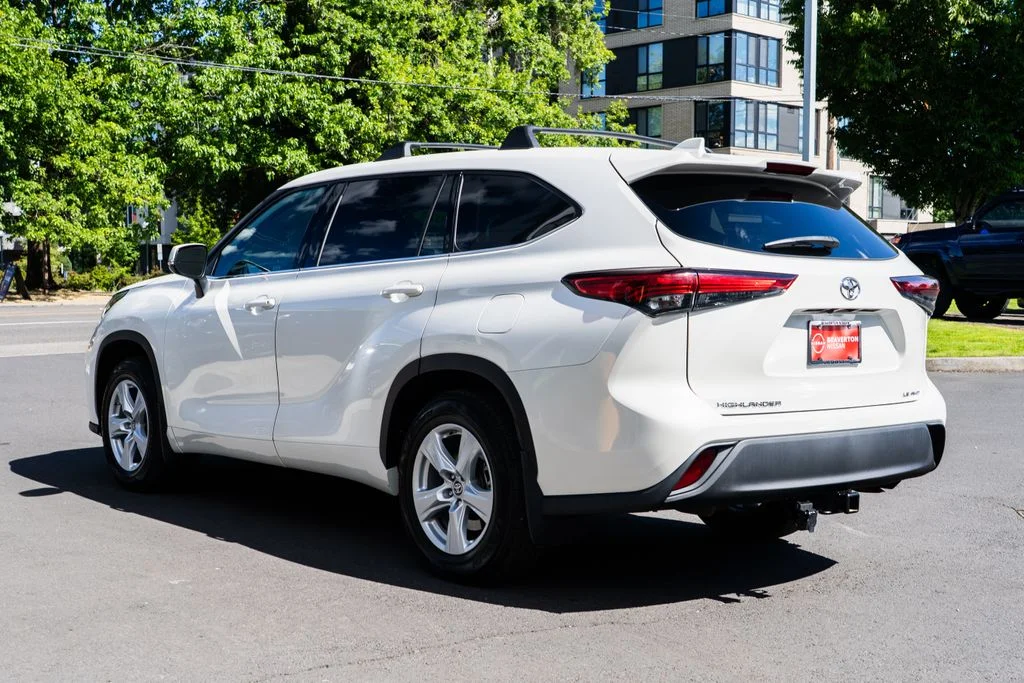 Used 2020 White Toyota LE image 4