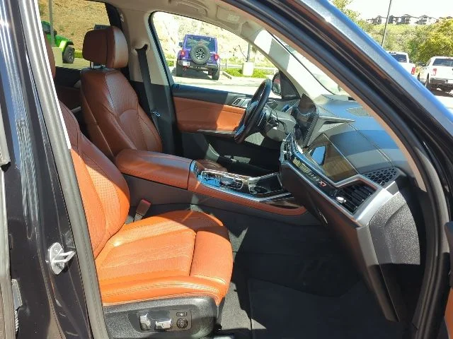 Used 2025 Black BMW xDrive40i image 17