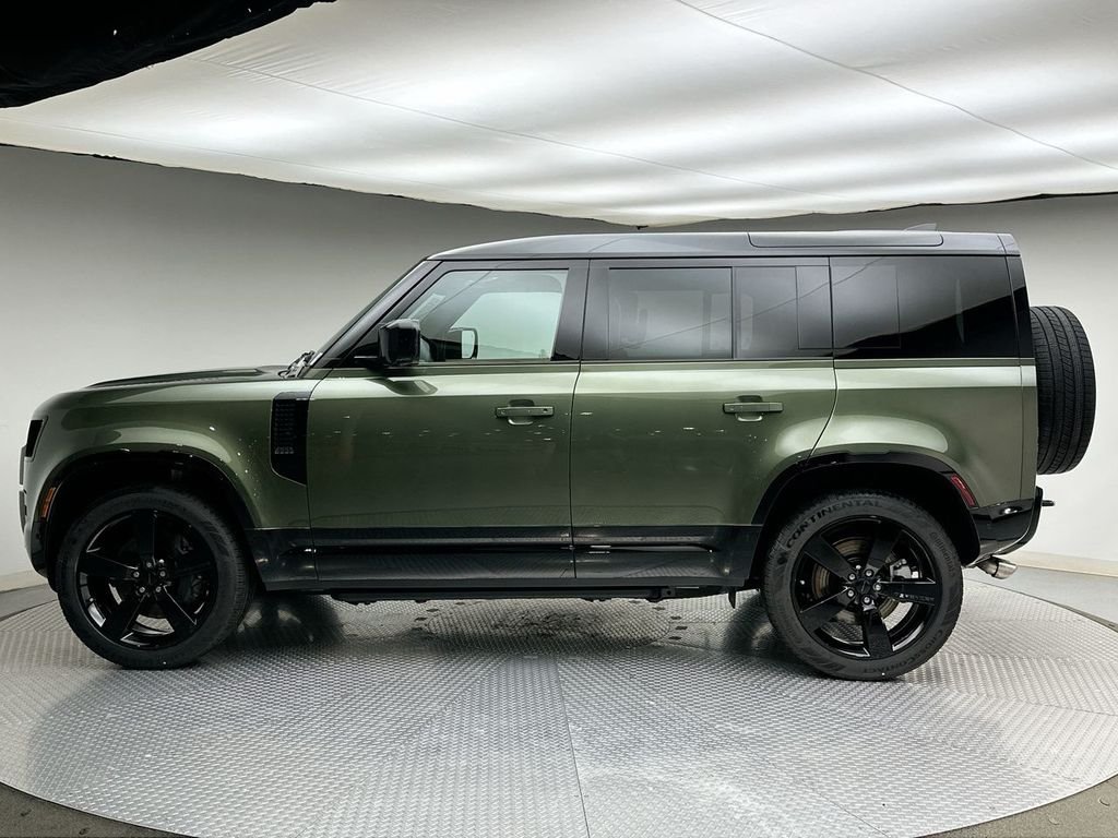 New 2026 Woolstone Green Land Rover X-Dynamic SE image 2