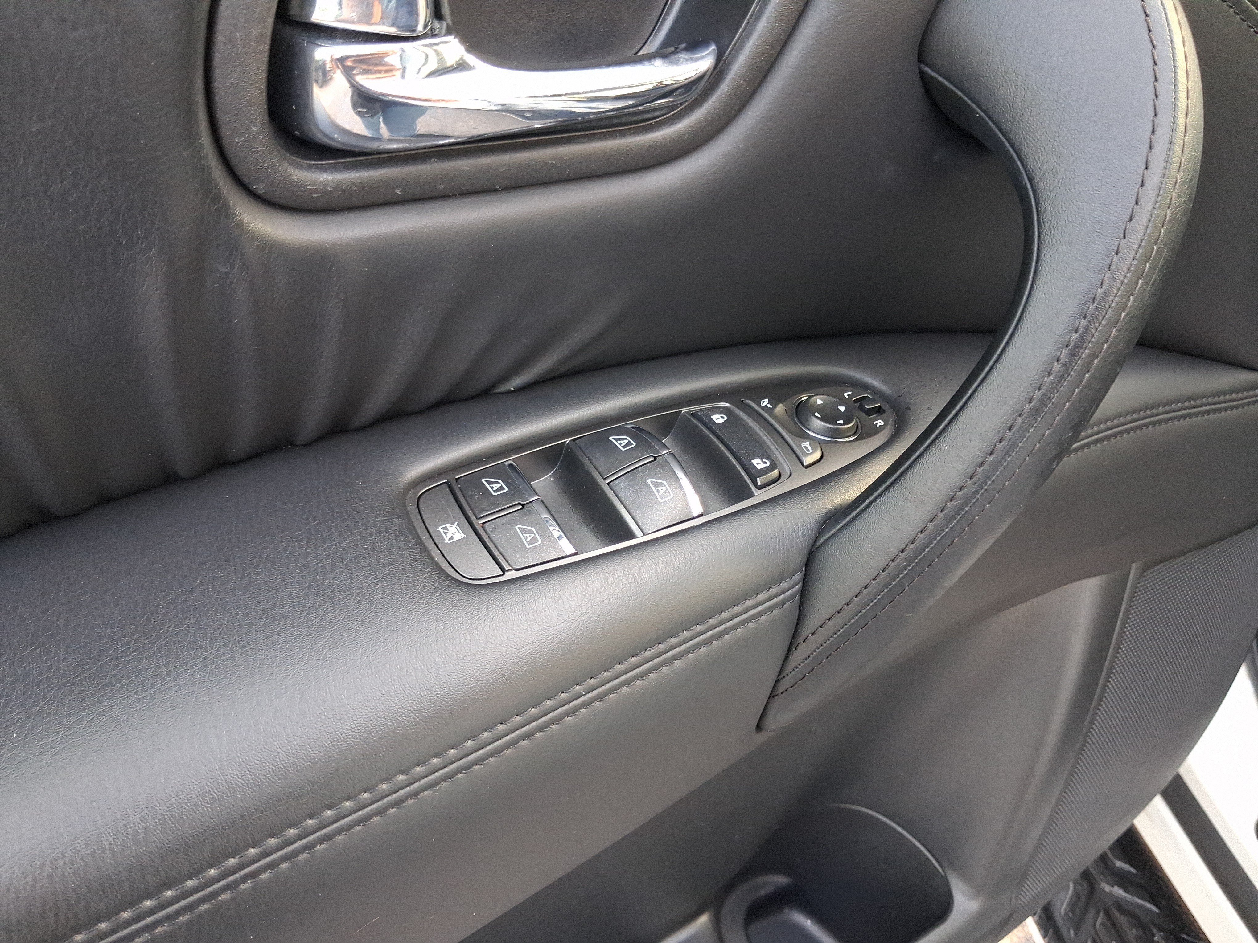 Certified Used 2022 White Nissan SL image 17
