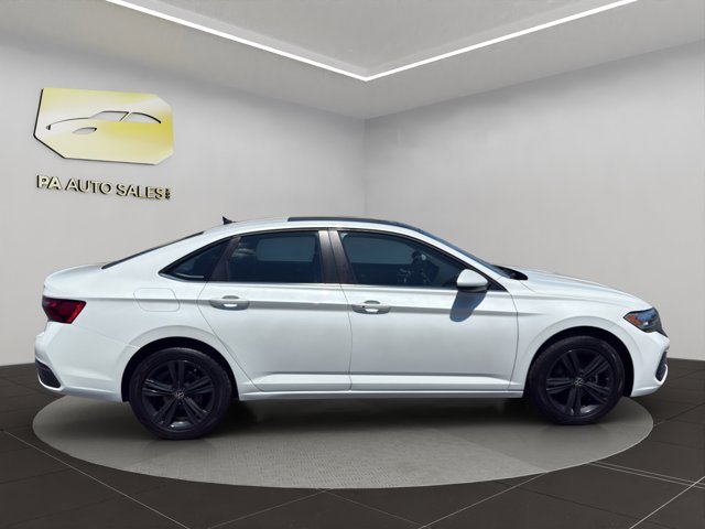 Used 2024 White Volkswagen SE image 8