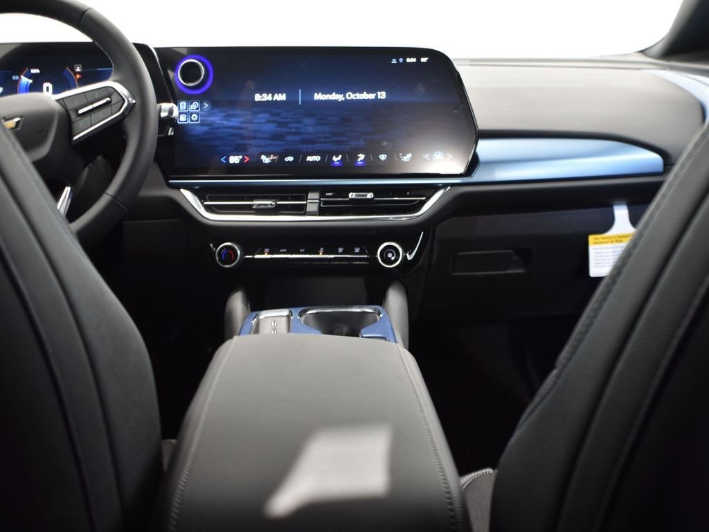New 2025 Summit White Chevrolet LT image 19