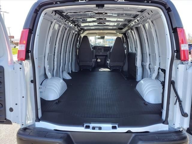 2025 Chevrolet Express Cargo Work Van - Photo 7
