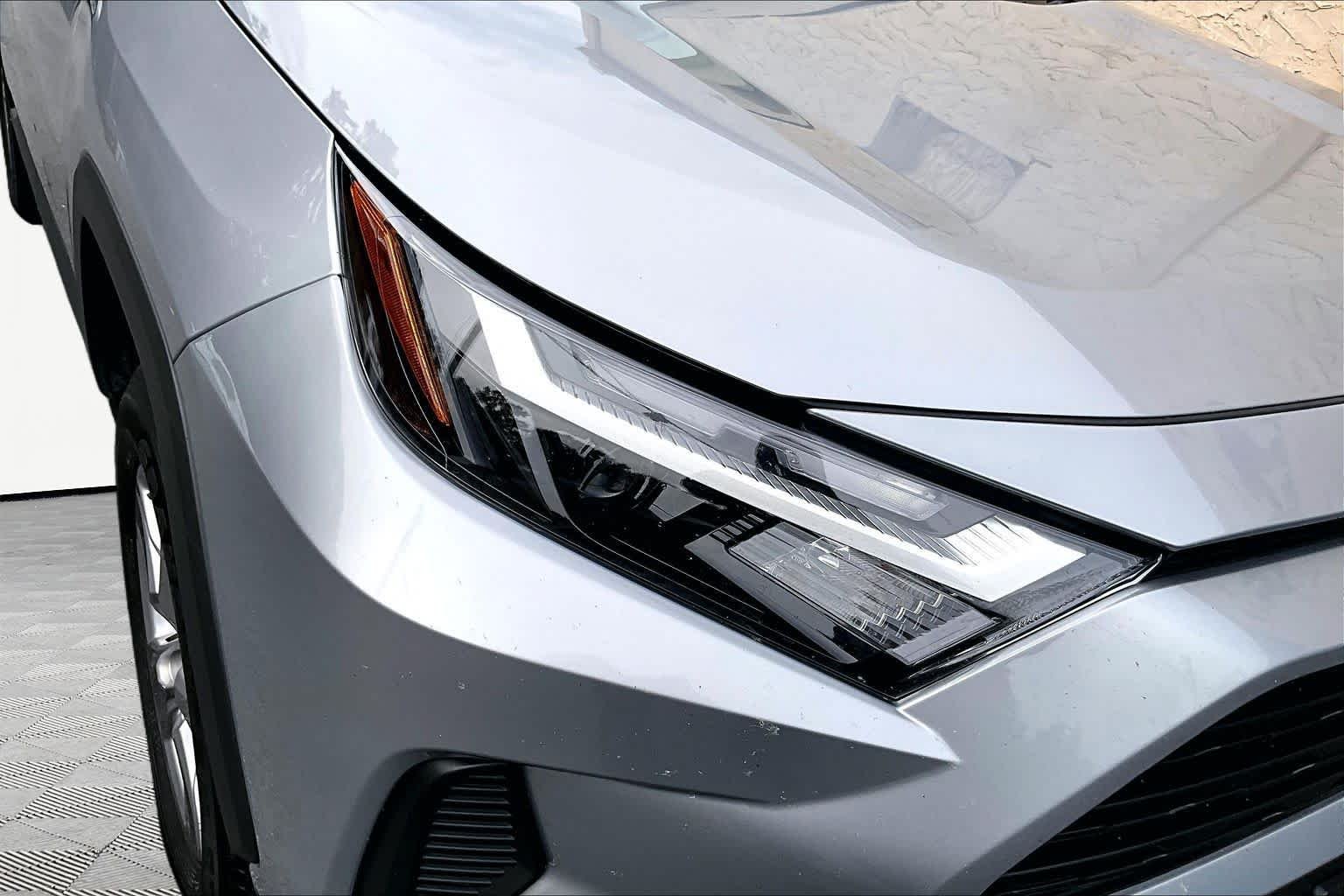 Used 2025 Silver Sky Metallic Toyota XLE image 28