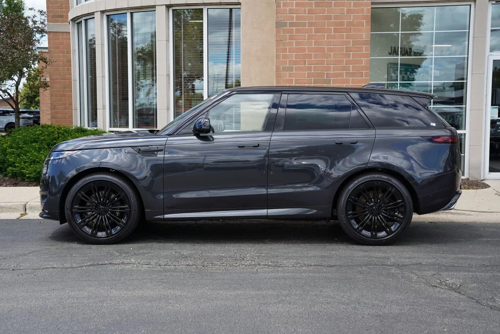 New 2026 Carpathian Grey Land Rover Dynamic SE image 2