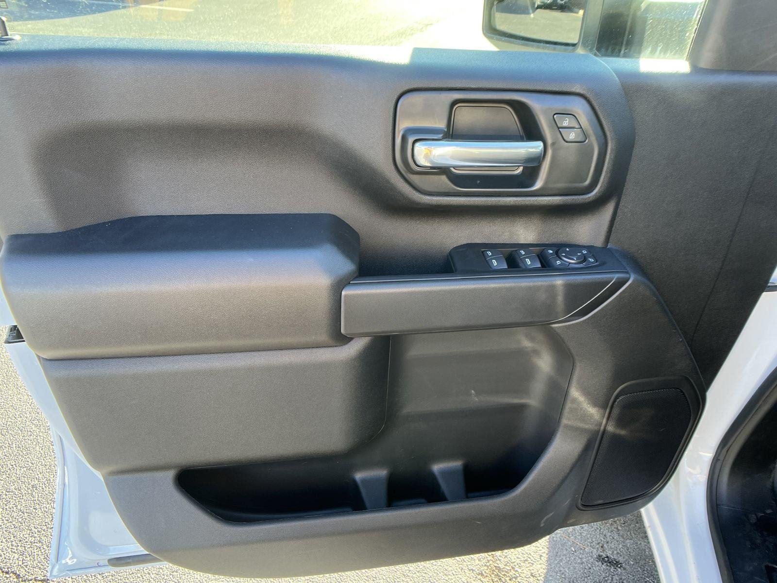 2025 GMC Sierra 3500 Chassis Cab Pro - Photo 10