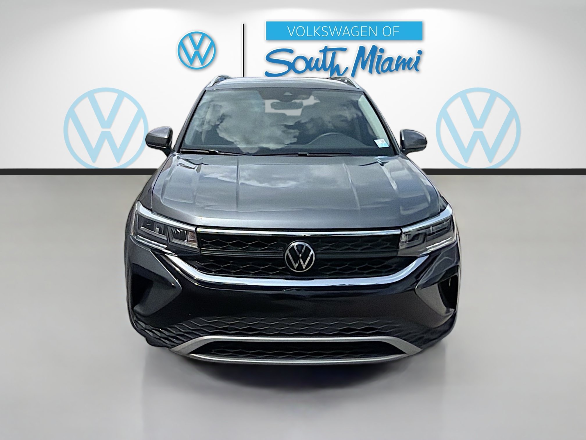 Certified Used 2023 Platinum Gray Metallic Volkswagen SE image 2