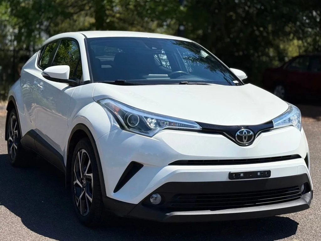 Used 2018 White Toyota XLE Premium image 7