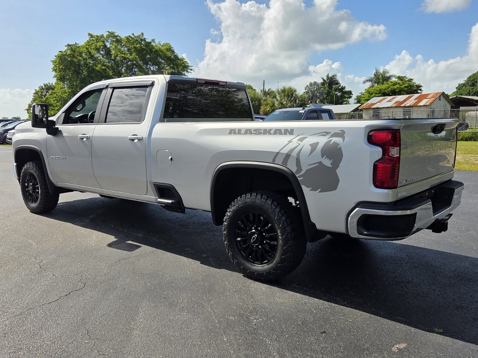 Used 2022 Silver Ice Metallic Chevrolet LT image 3
