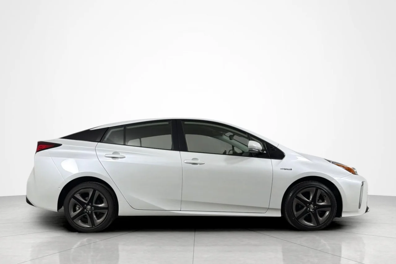 Used 2022 Wind Chill Pearl Toyota L Eco image 6