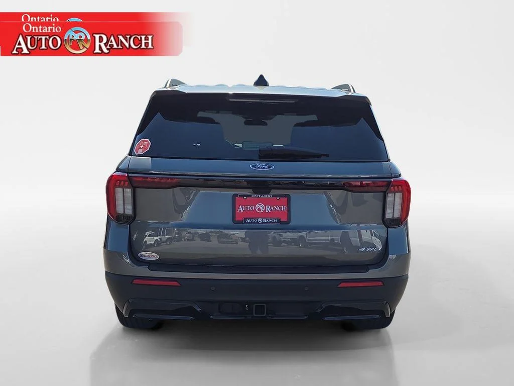 New 2026 Carbonized Gray Metallic Ford ST-Line image 4