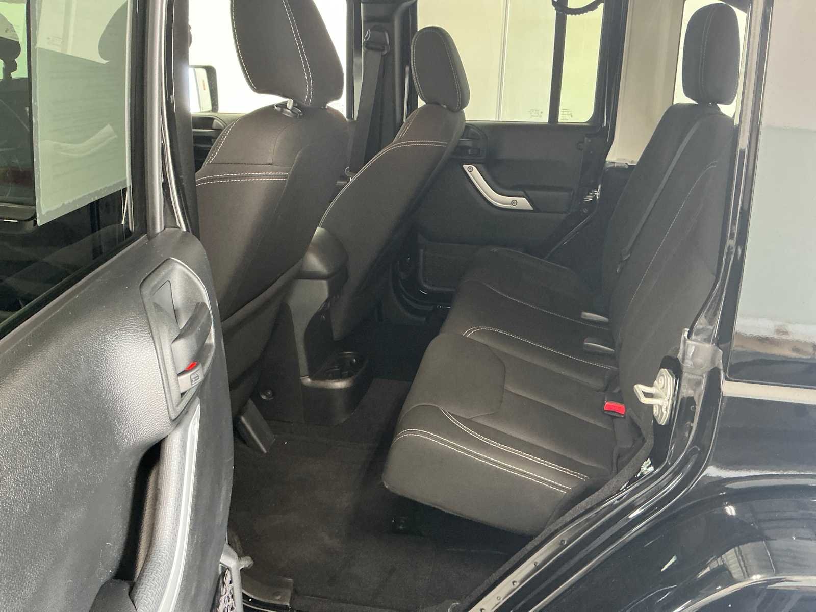 Used 2016 Black Clearcoat Jeep Sahara image 21