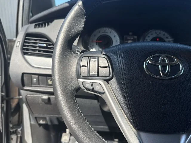Used 2017 Silver Toyota SE Premium image 18