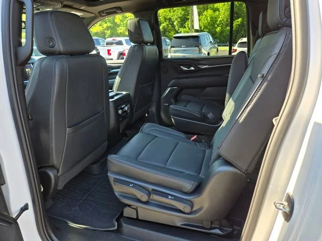 Used 2023 White Frost Tricoat GMC Denali image 13