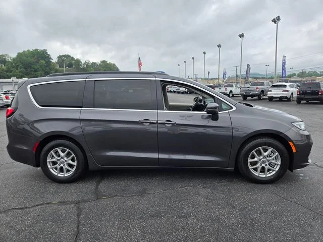 Used 2022 Gray Chrysler Touring L image 9