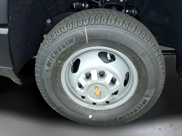 New 2026 Summit White Chevrolet Work Truck image 15
