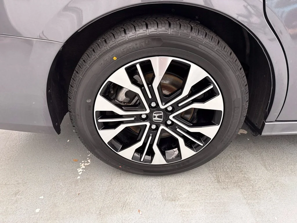 2025 Honda Odyssey ELITE Minivan Slide 9